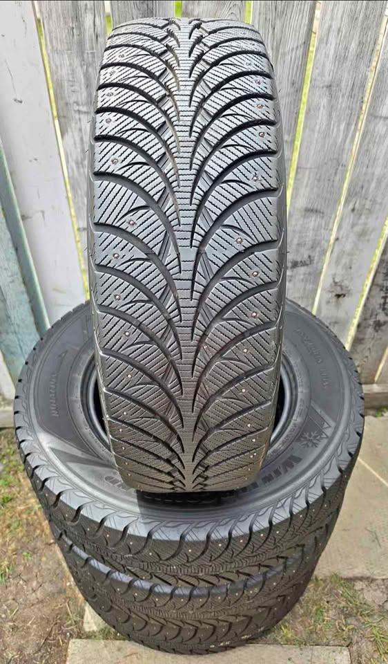 Set of 4 Goodyear WinterCommand Tires 255/70/R18