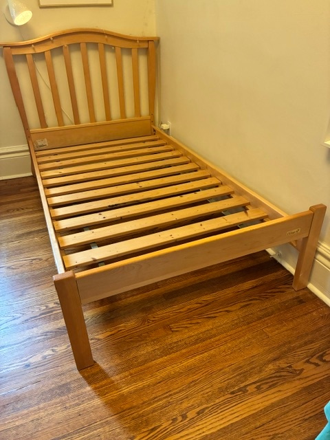 Solid wood twin bed and dresser - photo 2