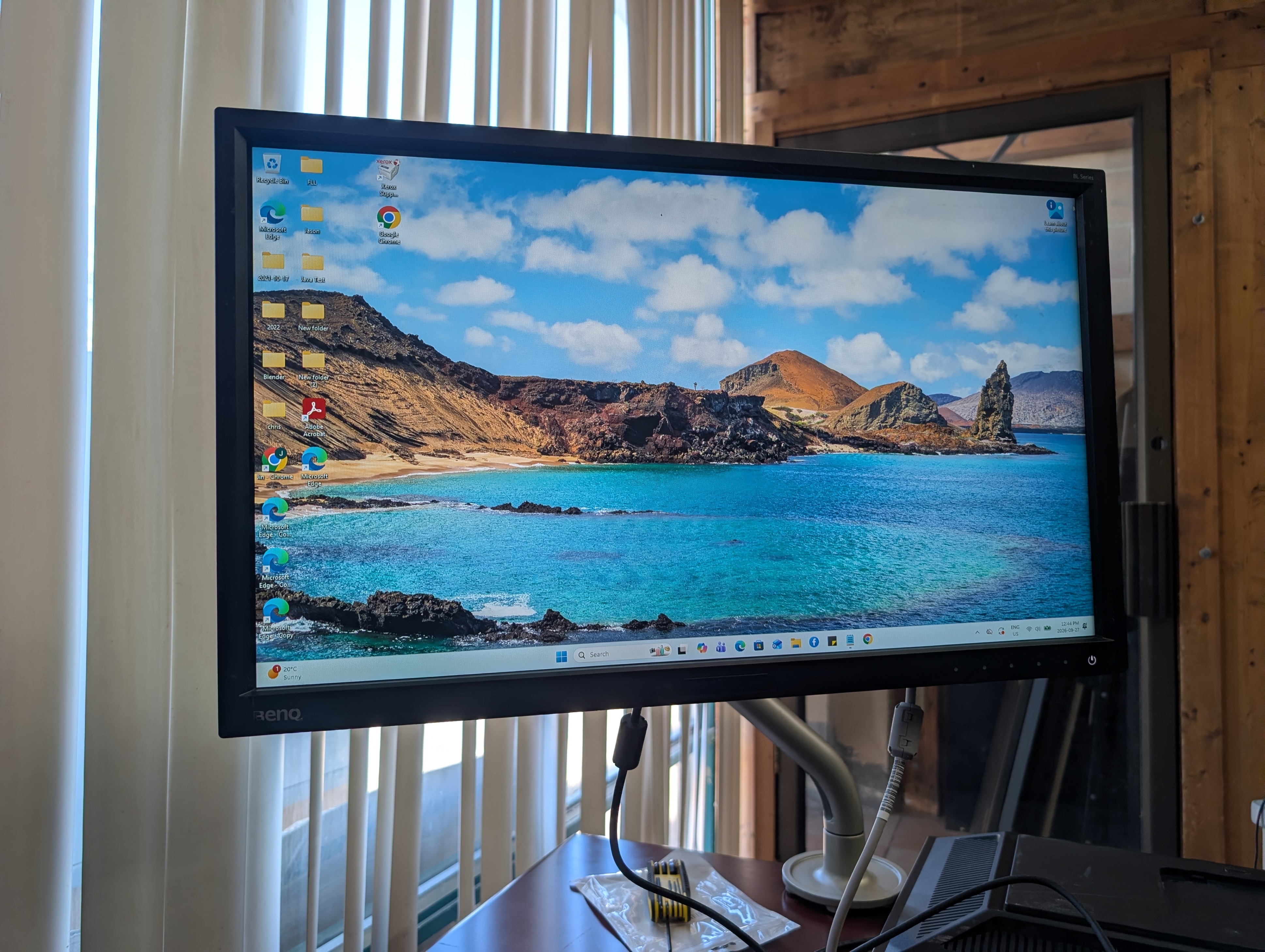 BenQ 24" Full HD IPS Monitor with Adjustable Monitor Arm