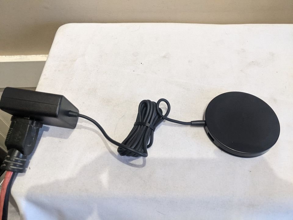 Ubio Labs Aspect 15W Wireless Charging pad, fast charger