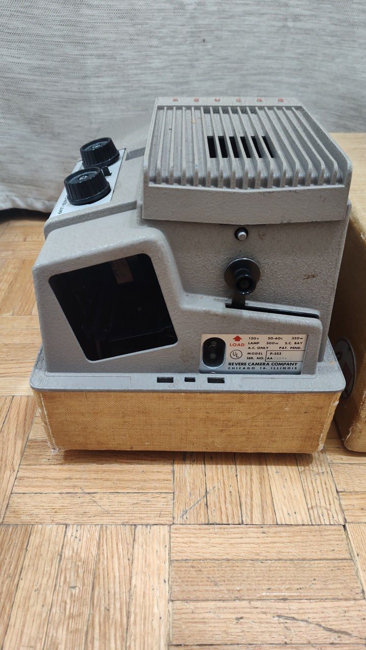 Vintage Revere 553 Slide Projector (No Power Cord) - photo 4