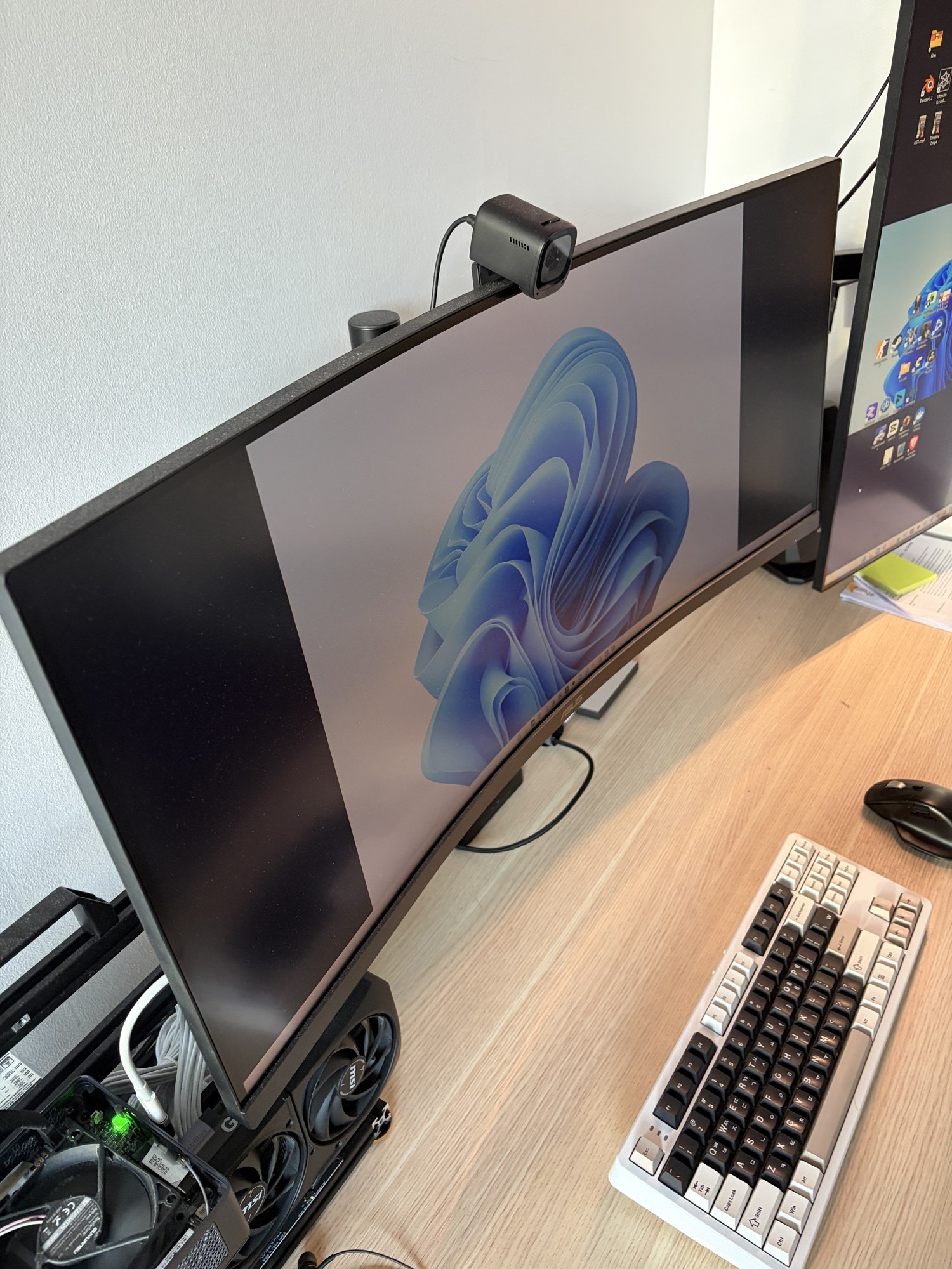 ASUS TUF Gaming 34" Curved Ultrawide 180Hz – 4 Months Old - photo 2