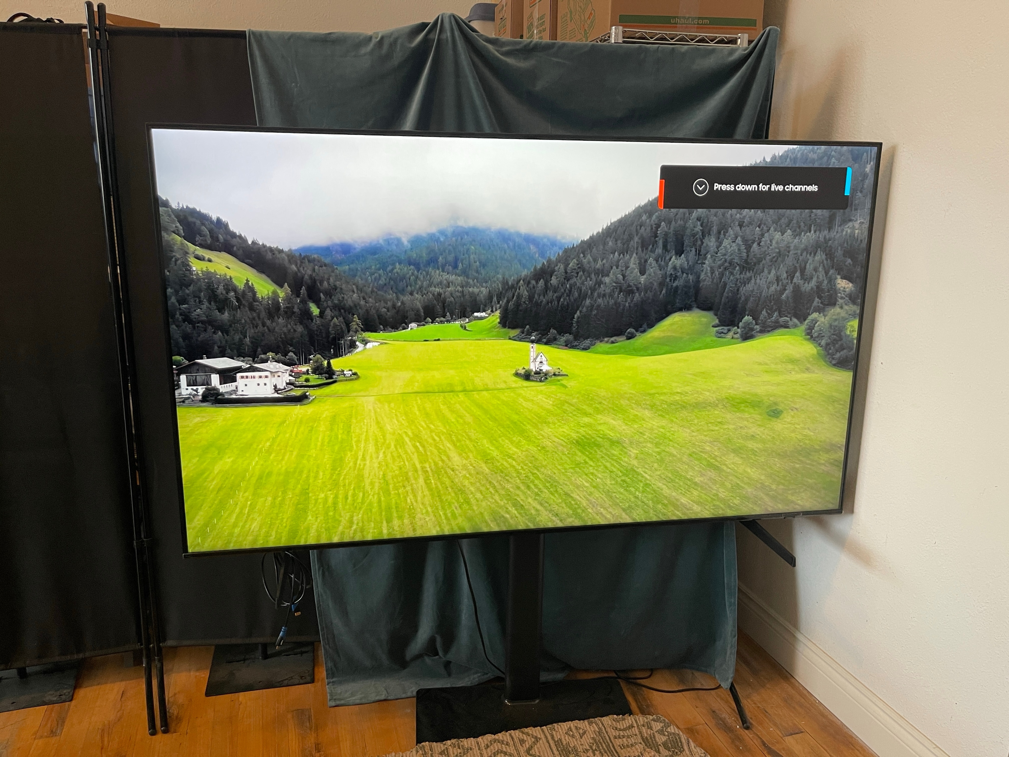 Samsung 75" QN60F 4K QLED Smart TV with Aokcos Floor Stand