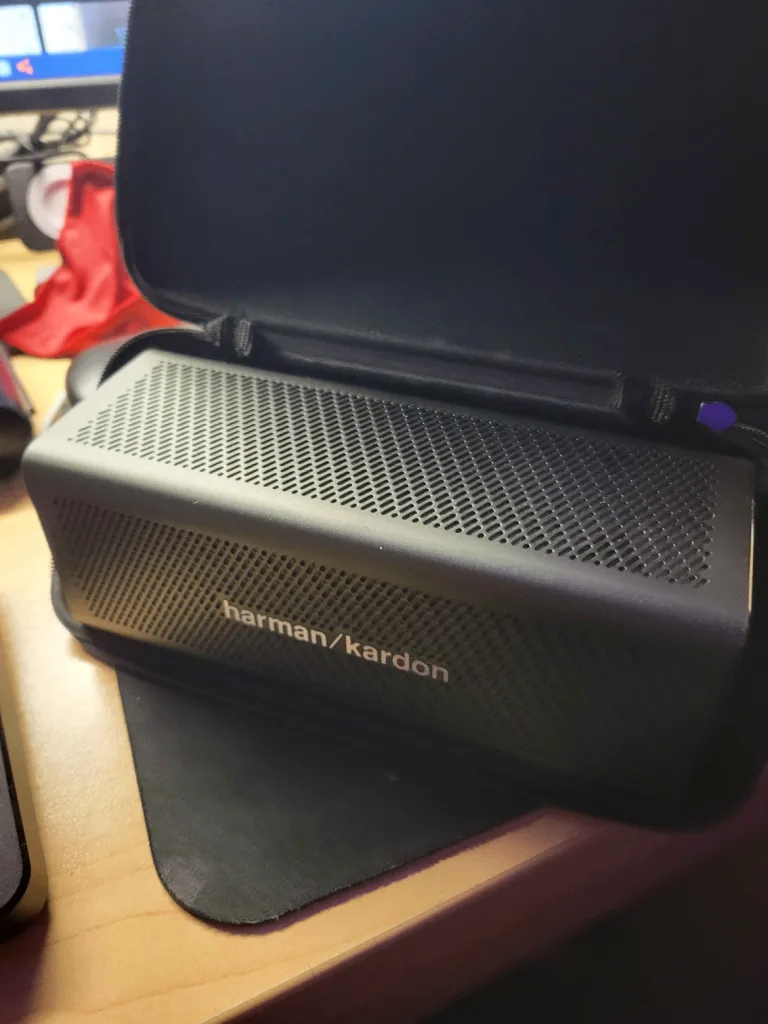 Harman Kardon One portable speaker with carrying case - photo 2