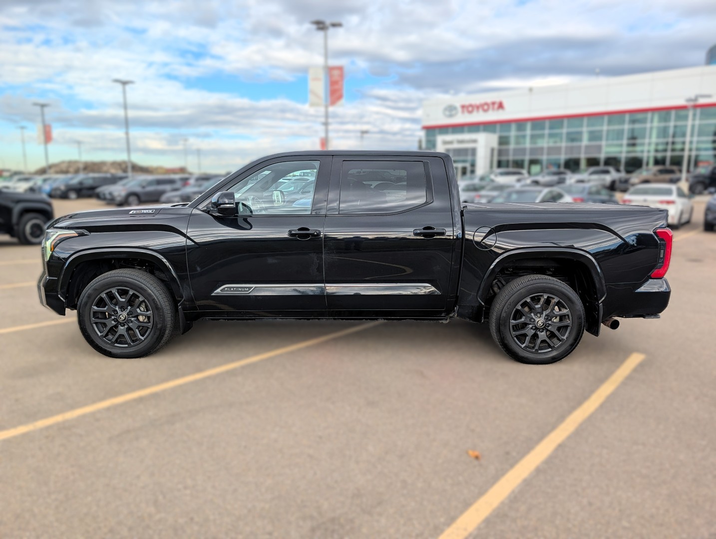 2025 Toyota Tundra Hybrid CrewMax Platinum - photo 3