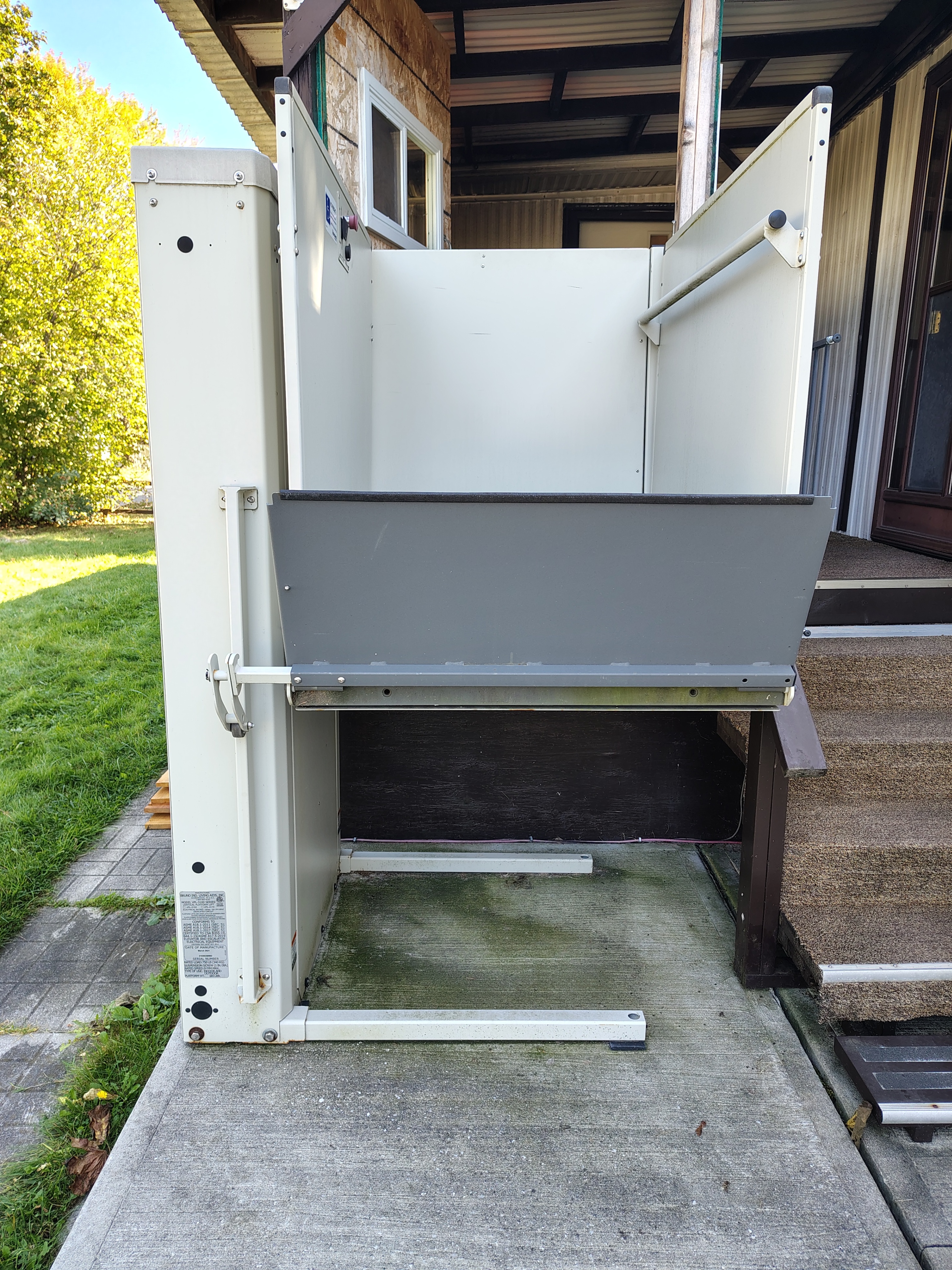 Used Bruno Vertical Platform Lift Model 3100 - photo 4