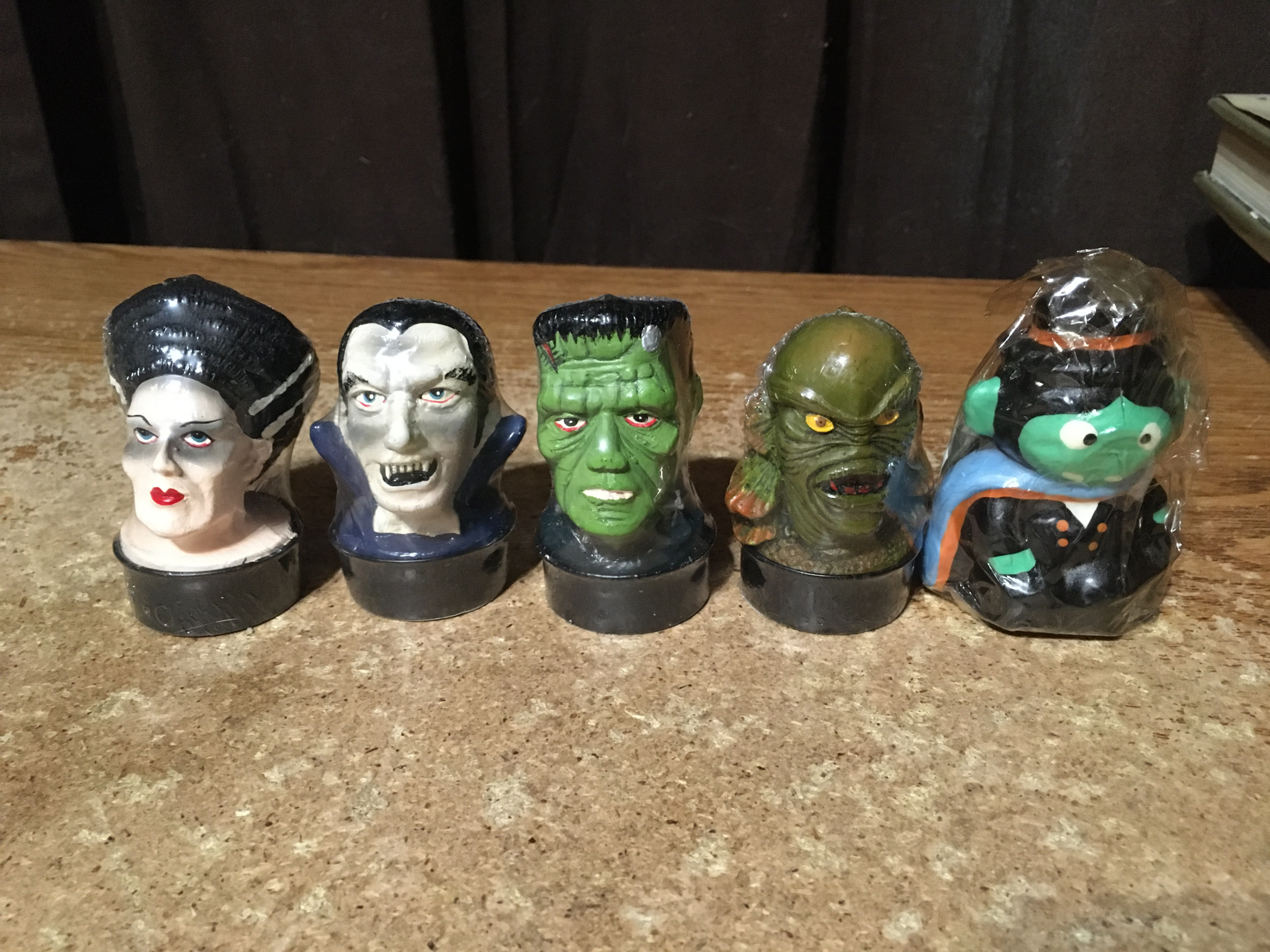 UNIVERSAL STUDIOS MONSTERS SET OF 4 CANDLES DRACULA FRANKENSTEIN