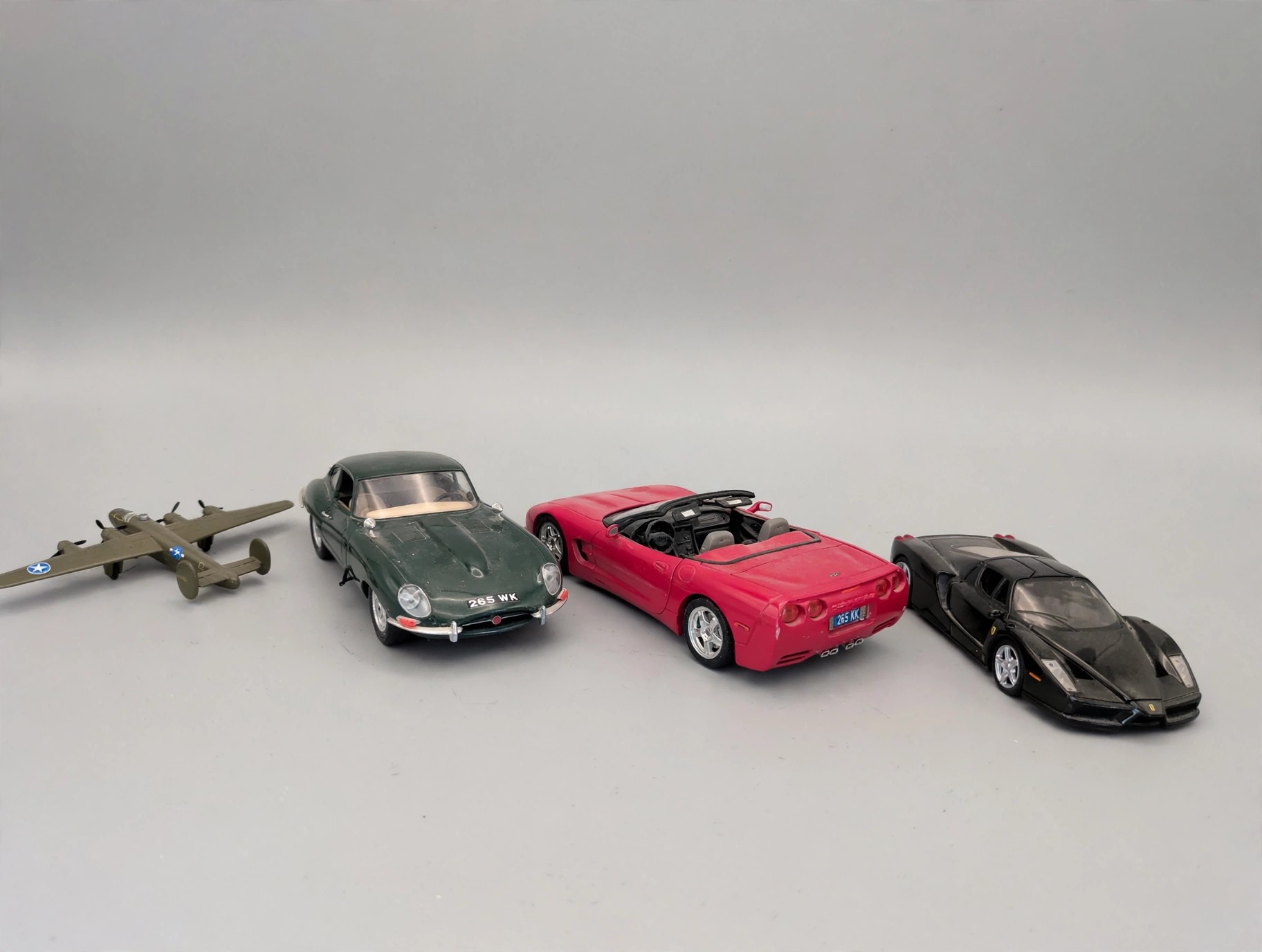 12 Piece 1:18 Scale Diecast Lot: 10 Cars, Plane, Jaguar Ornament - photo 2