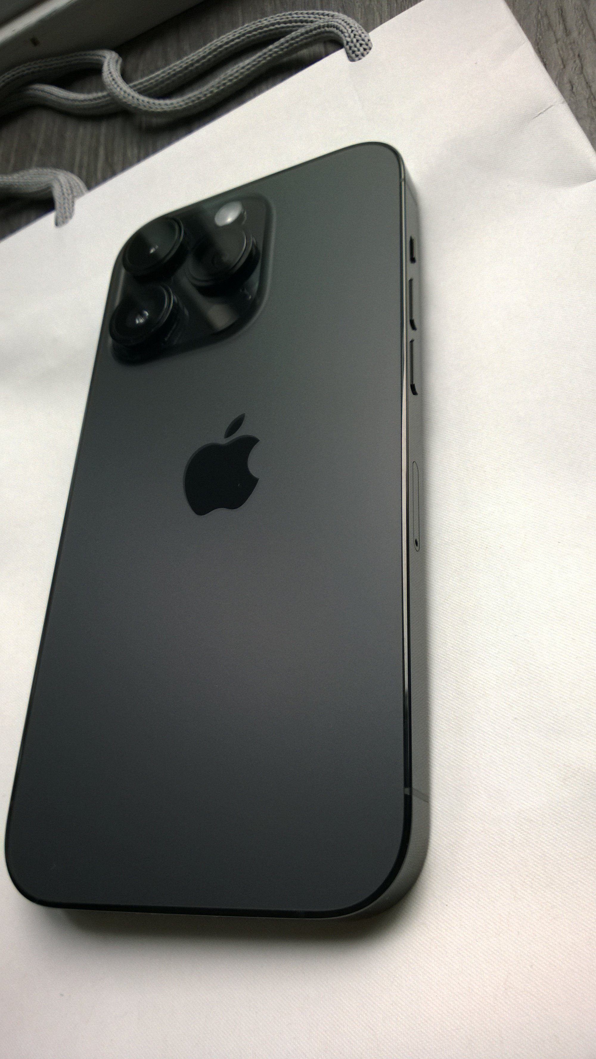 iPhone 14 Pro 128GB, Perfect cosmetically, Case + Charger - photo 4
