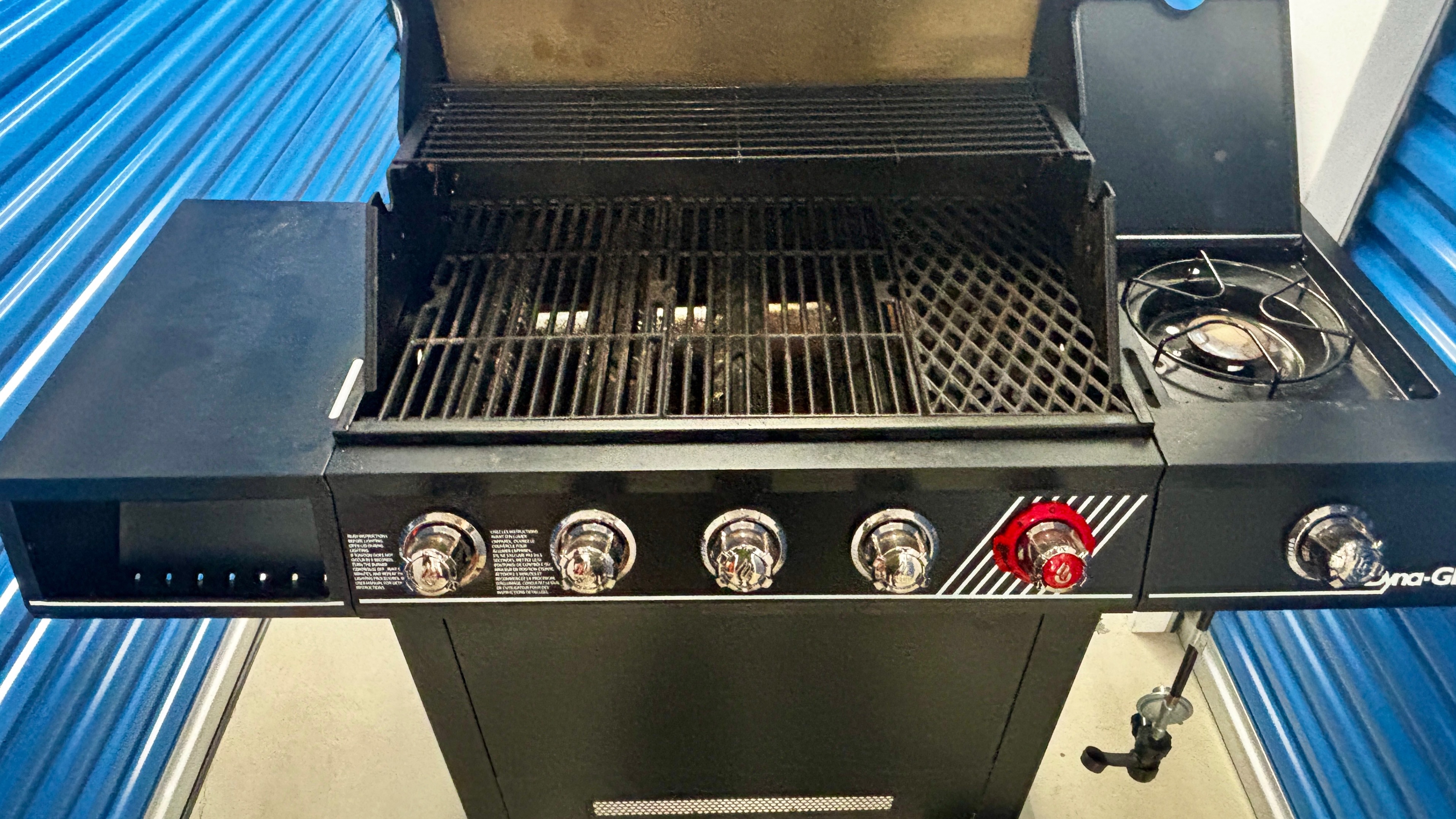 Lightly Used 4-Burner BBQ with sear station and side burner. - photo 4