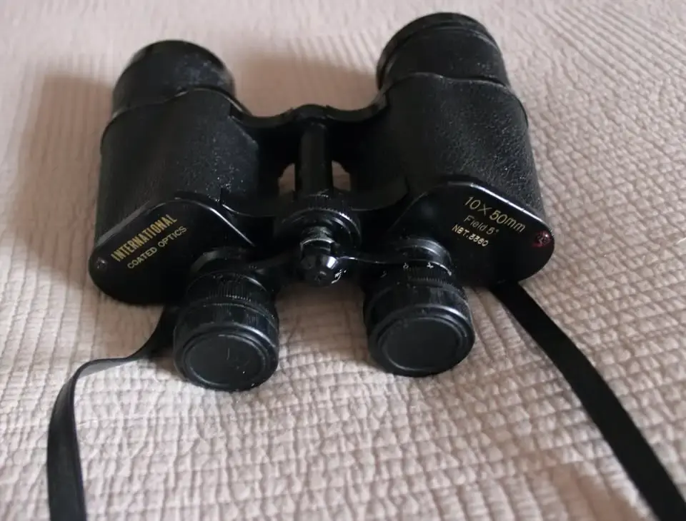 Vintage Binoculars with Carrying Case - photo 3