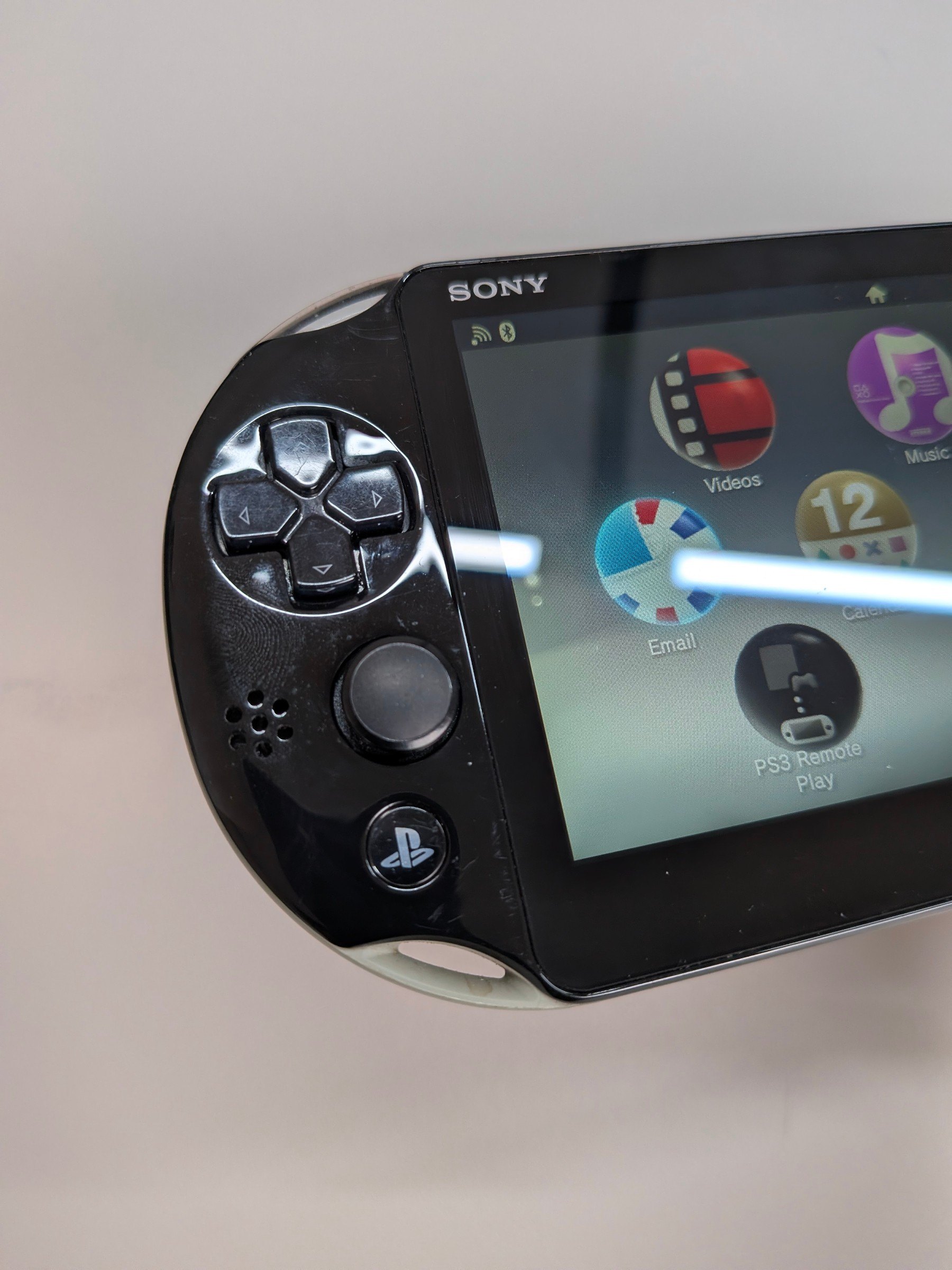 PS Vita 2000 Army Green, Charger + 64GB Card - photo 3