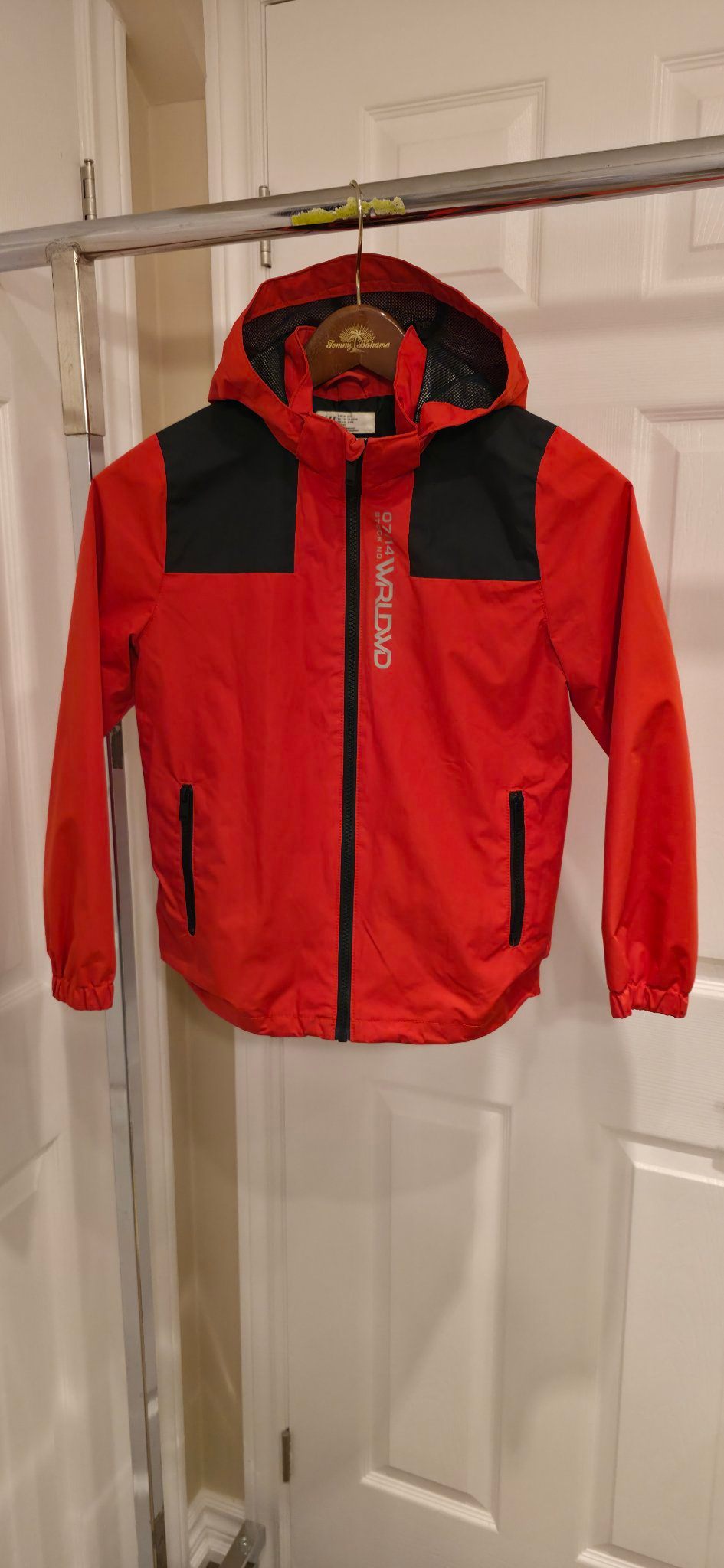 Kids H&M hooded windbreaker size EUR 134 / US 8, red and black
