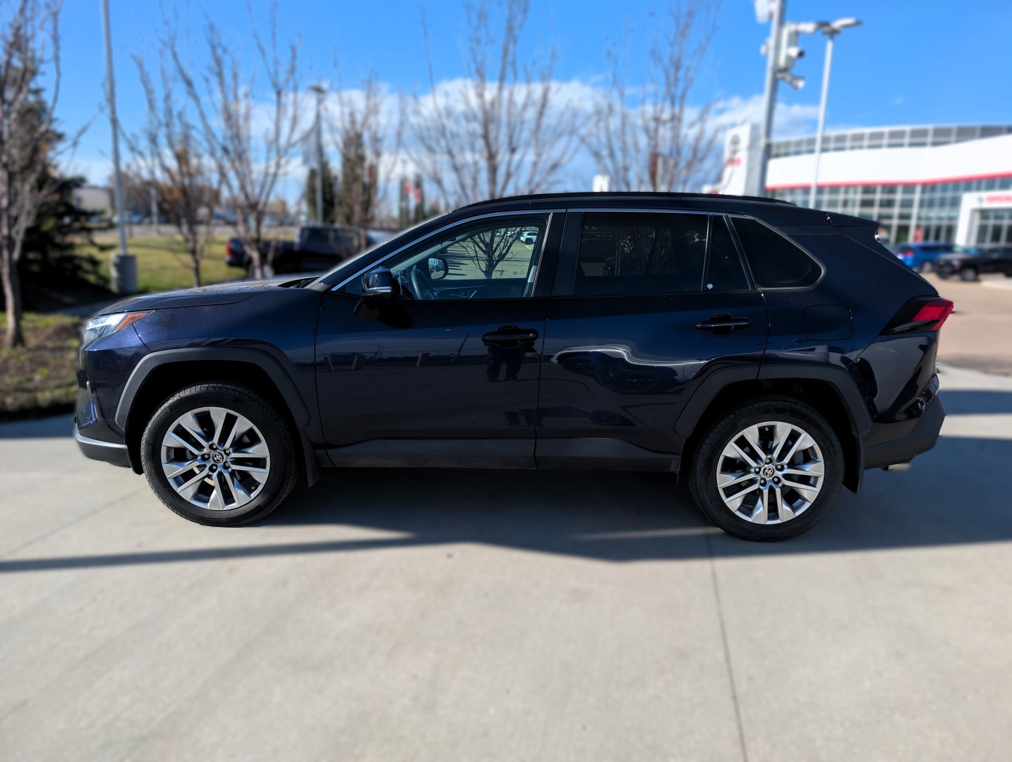2024 Toyota RAV4 XLE Premium - photo 3