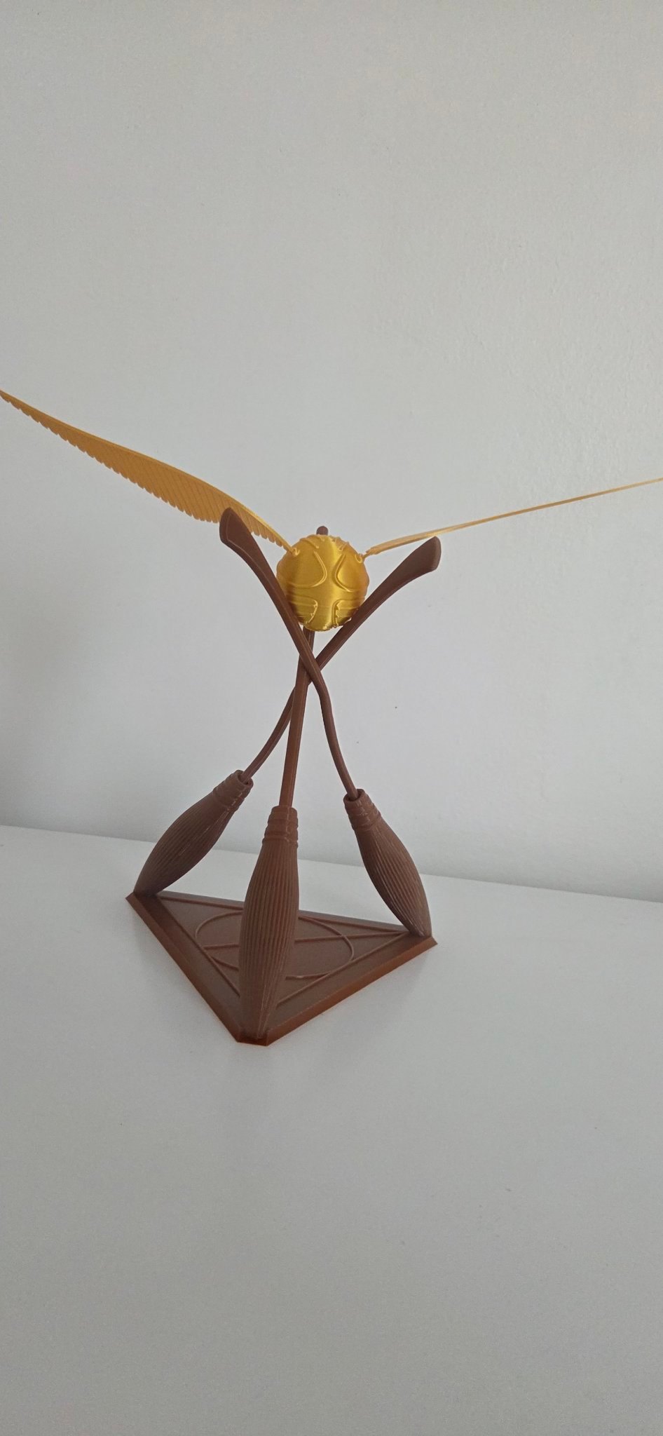 Golden Snitch Display Stand – 3D Printed Desk Decor - photo 3