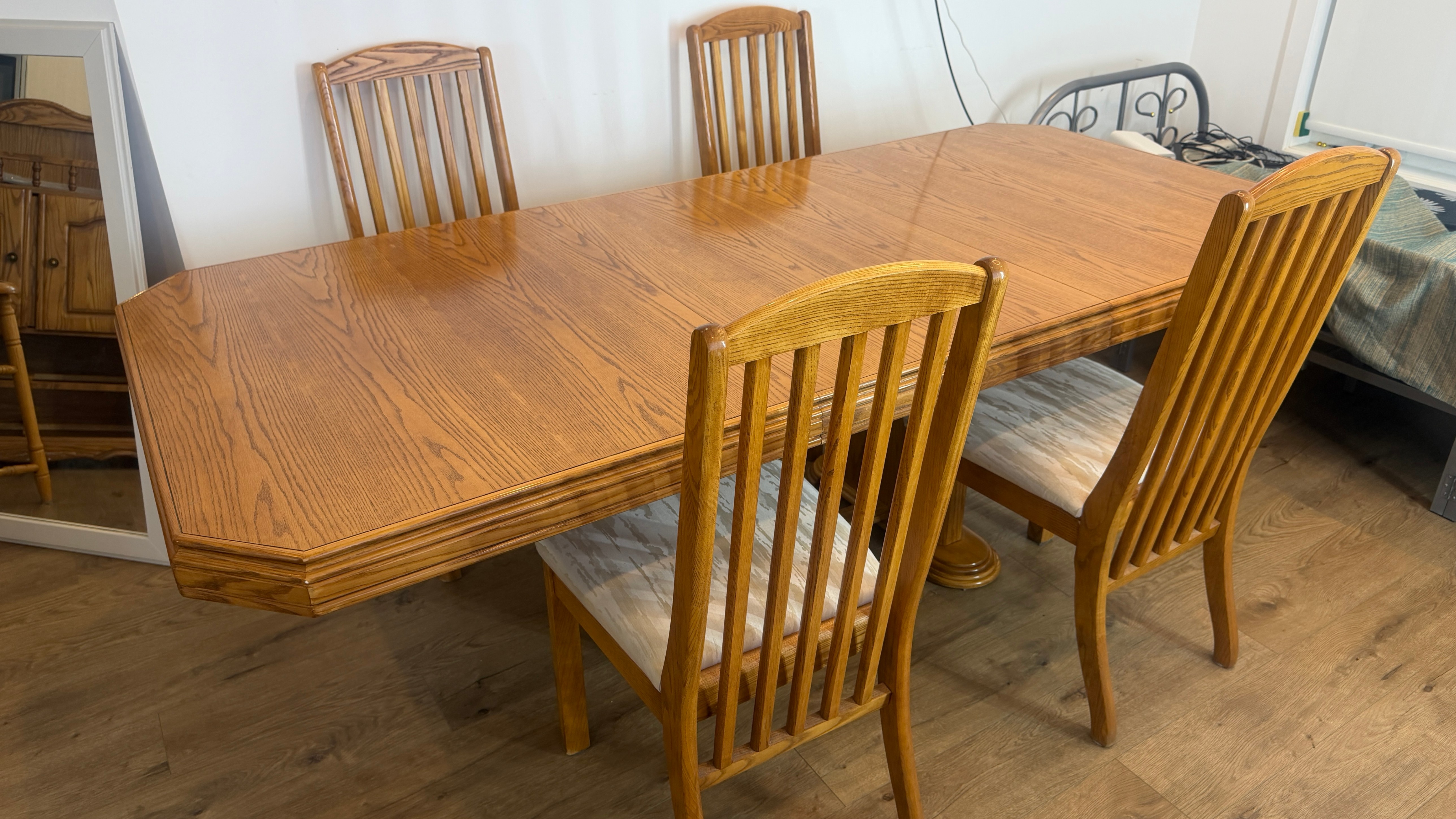 Extendable Dining Table Set with 4 Chairs