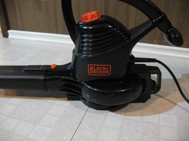 Black and Decker Corded Leaf Blower - photo 3