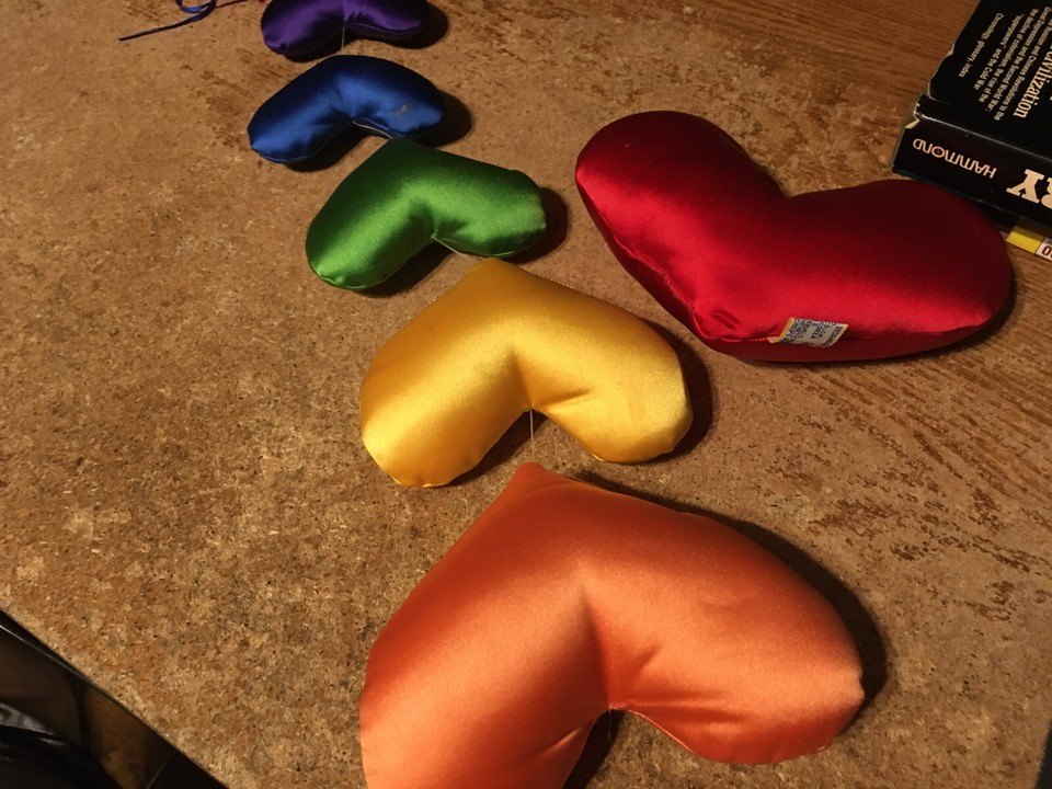 DAKIN RAINBOW STRING OF 6 HEARTS PLUSH 1980 - photo 4