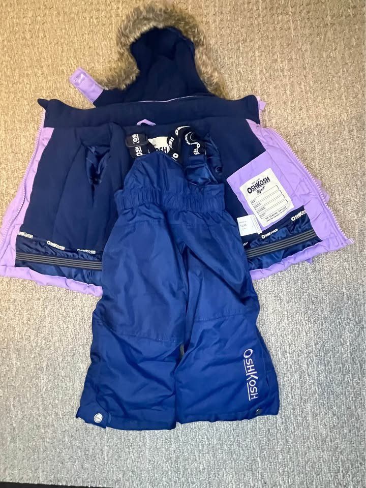 LIKE NEW OshKosh B'gosh 2-Piece Snowsuit sized 12 months - photo 2