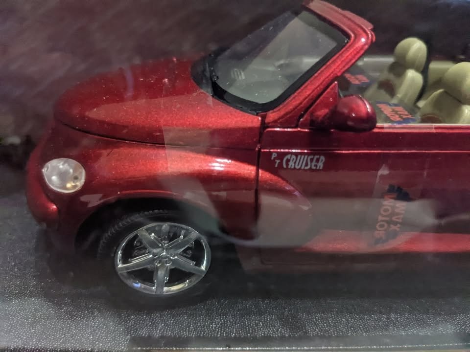 Road & Track Chrysler PT Cruiser 4 Door 1/18 Box Red Tan Maisto - photo 3