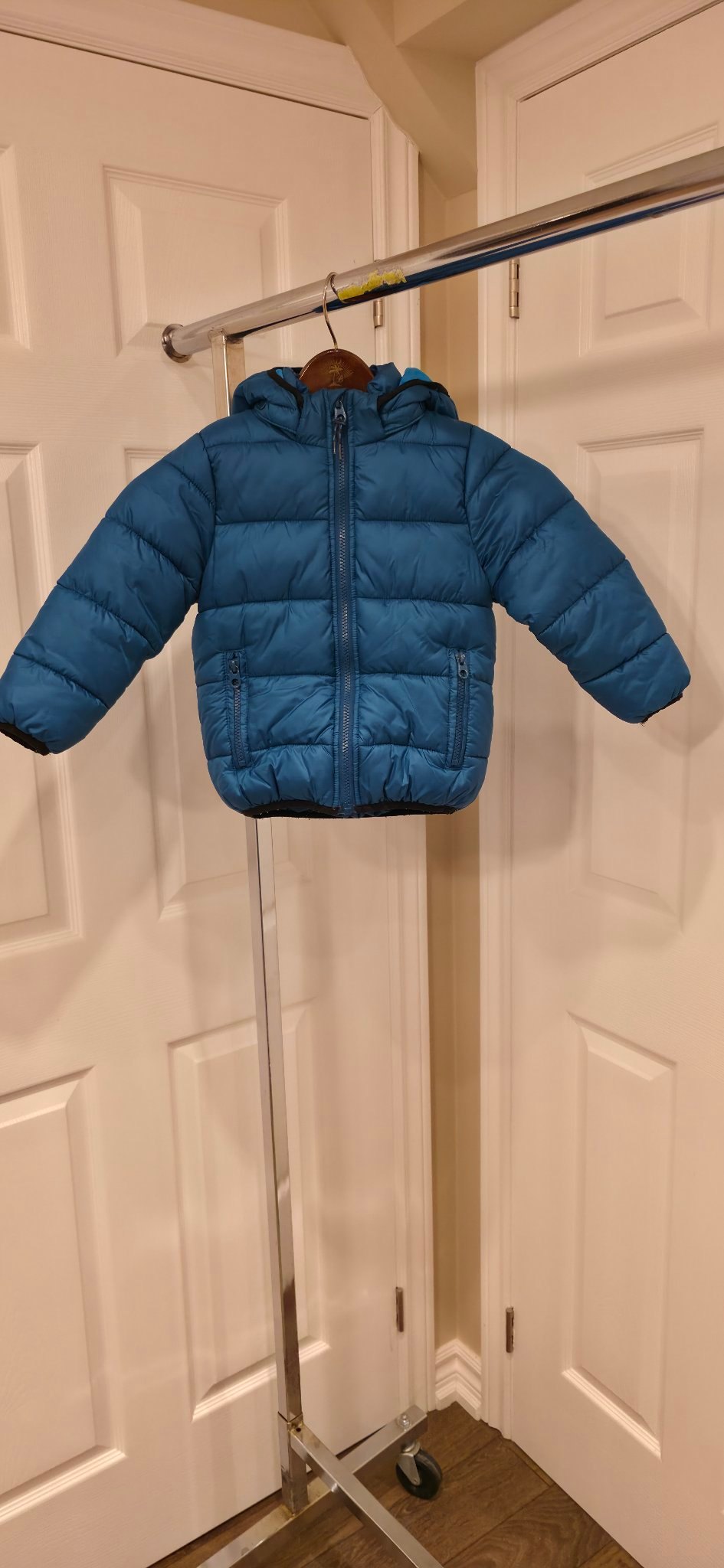 Kids H&M blue puffer jacket size 4-5Y, fleece lined