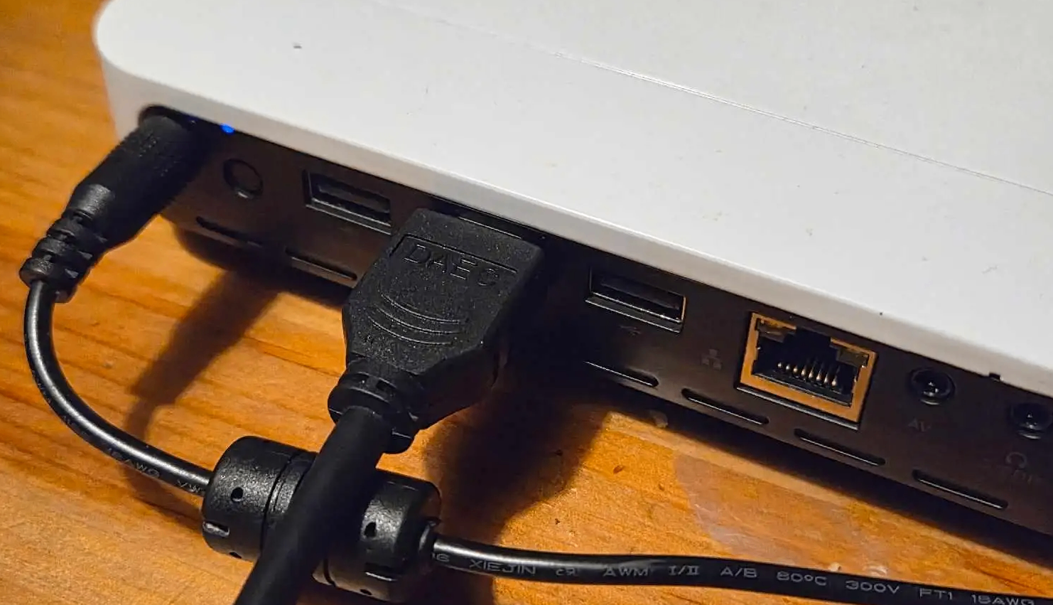 Boss S7 Native 4k mini projector, great condition! - photo 2
