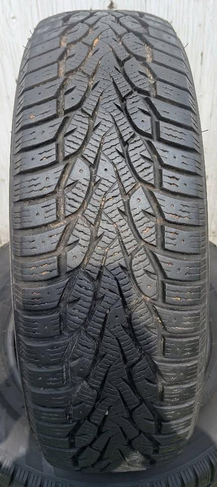 215 70 R16 M+S Zmax WinterNova Studd III
