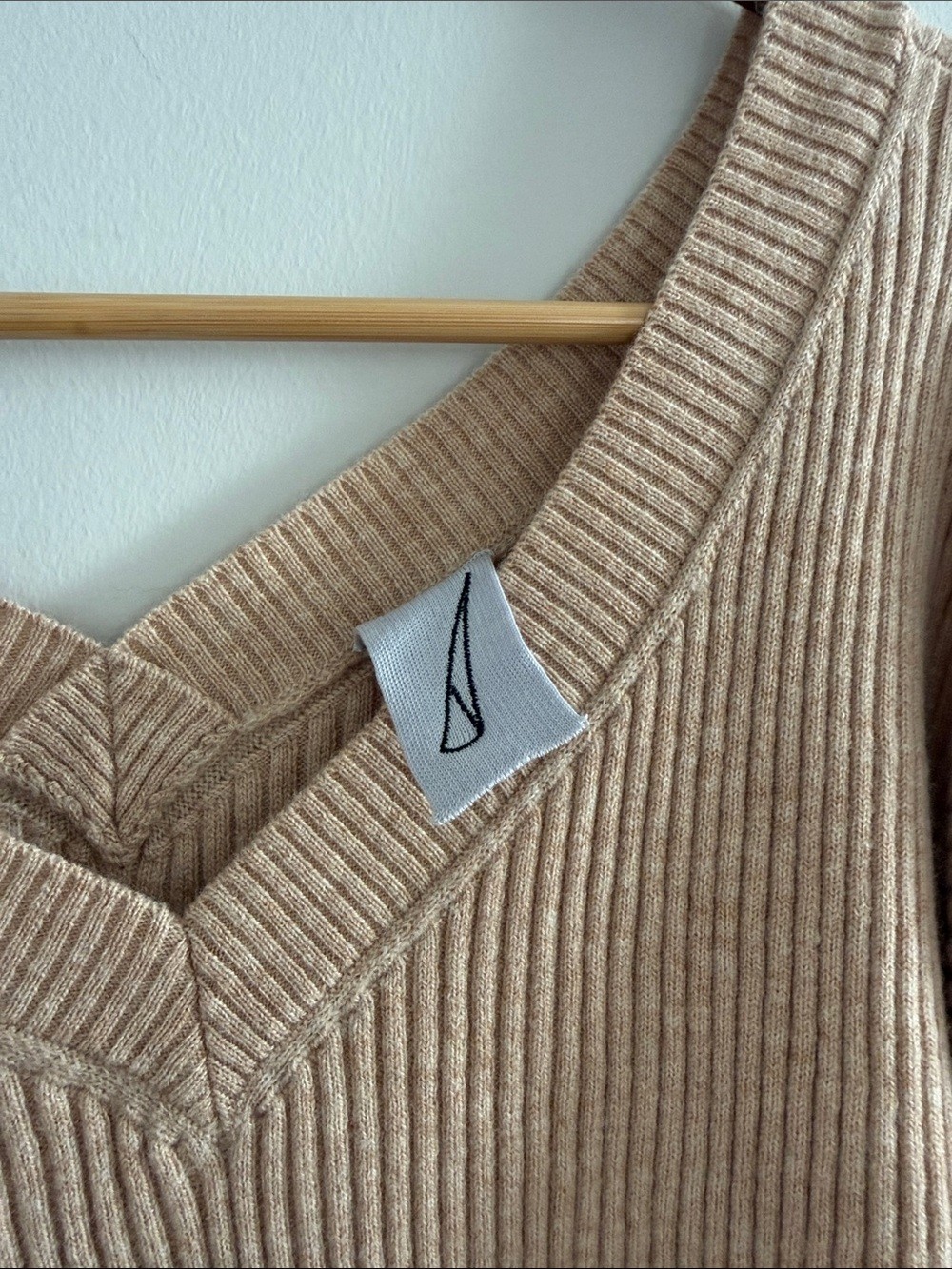 V-Neck Ribbed 100% Wool Sweater in Camel - photo 2