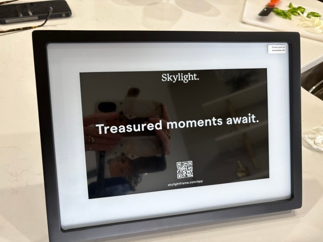 Skylight Frame 10" Digital Wi Fi Photo Frame - Brand New