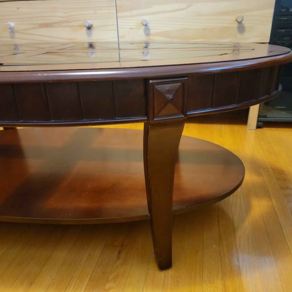 Vintage 2 tier wood and beveled glass oval coffee table - photo 5