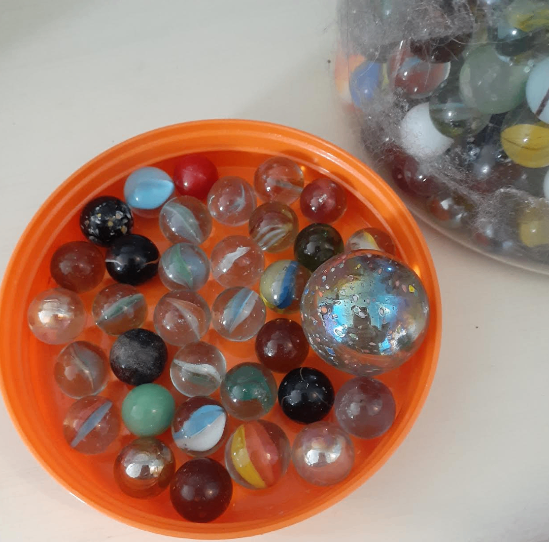 Large container of assorted vintage glass marbles - photo 3