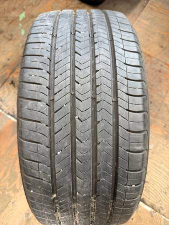 1 x single 235/40/18 91W M+S Goodyear eagle Sport A/S with 85%