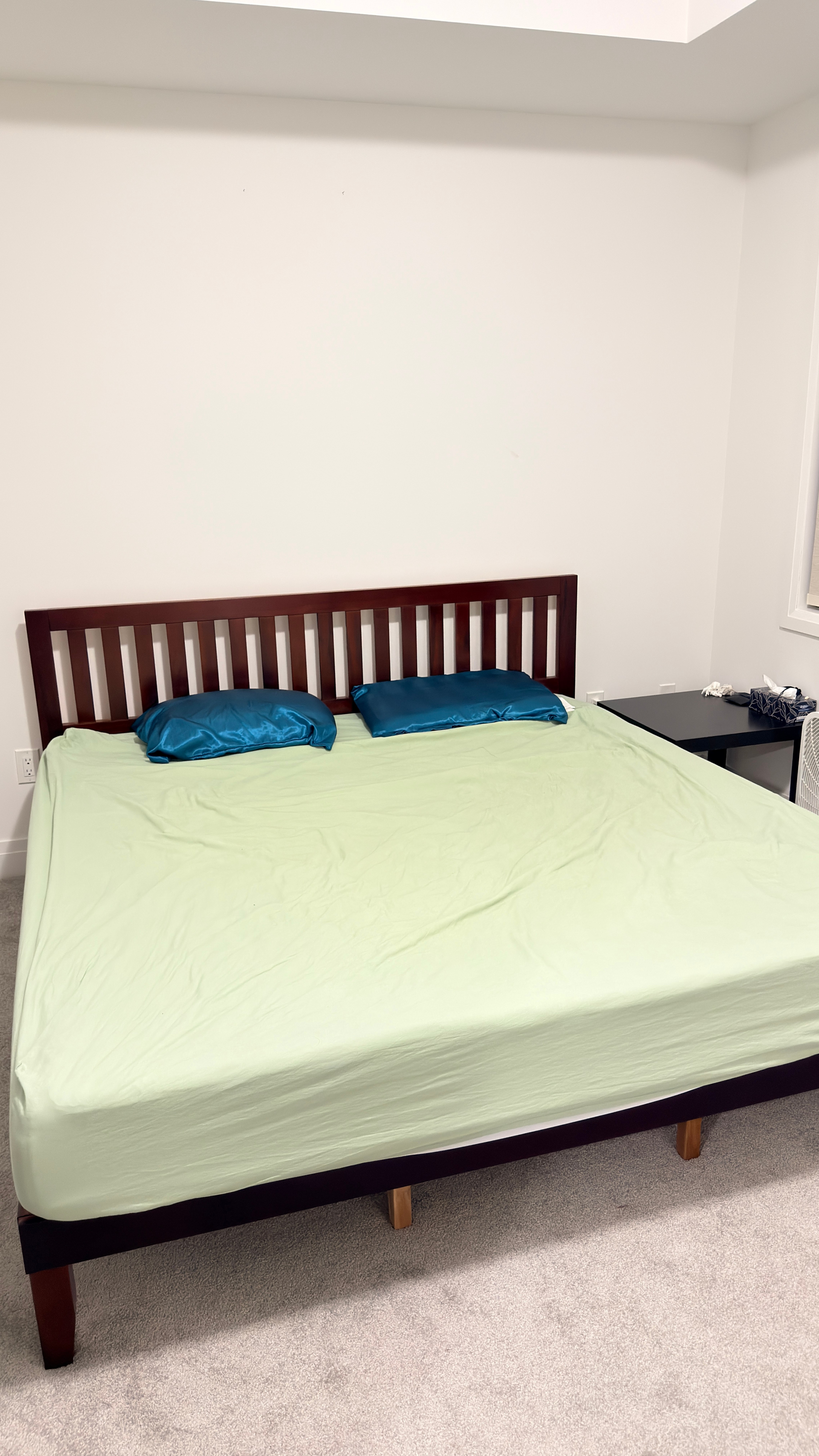 1 year old King-size dark wood bed + mattress