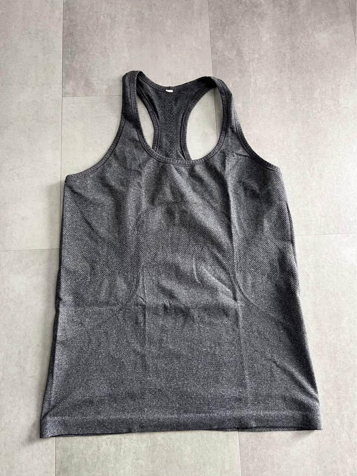 Lululemon size 10