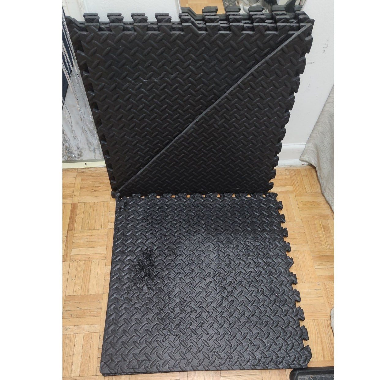 Interlocking Foam Gym Mats, 5 Square Tiles & 1 Diagonal