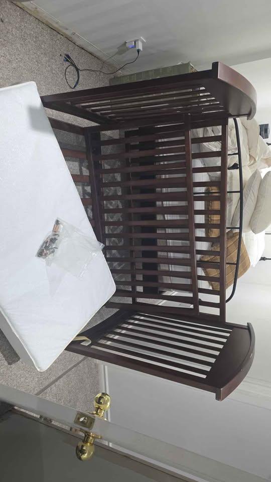 Wooden Baby Crib with Mattress