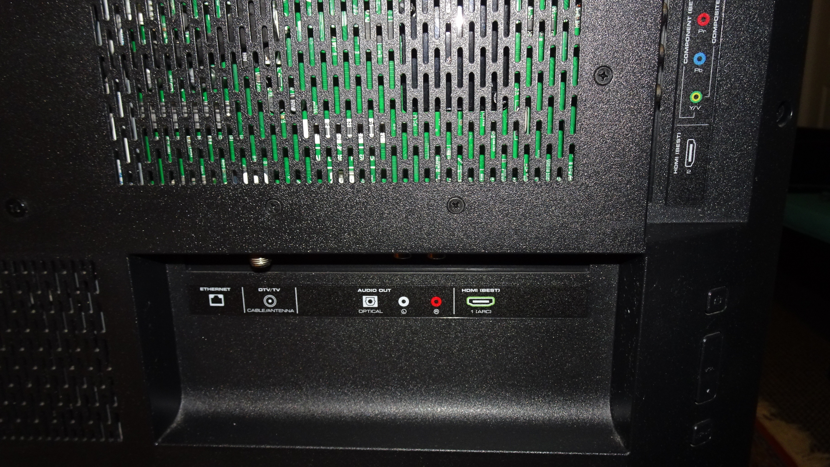 32" Vizio Smart TV in Great Condition - photo 5