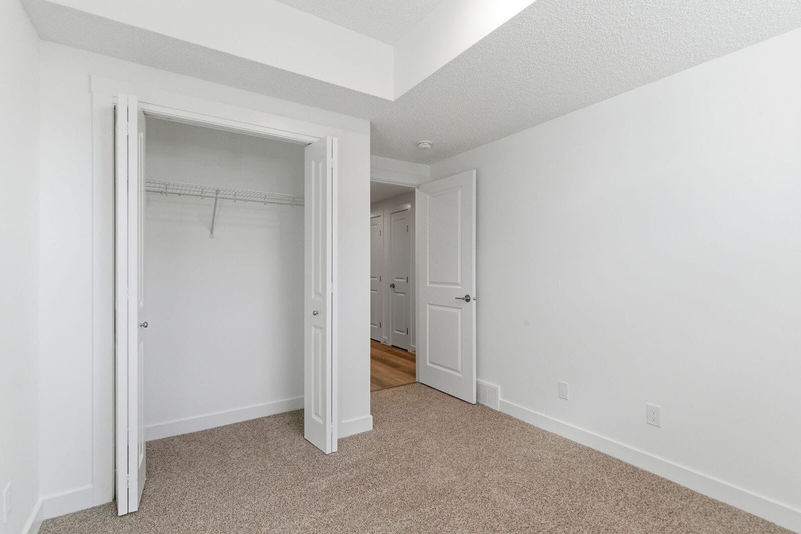 2 bedroom 1 bathroom Rental - photo 4