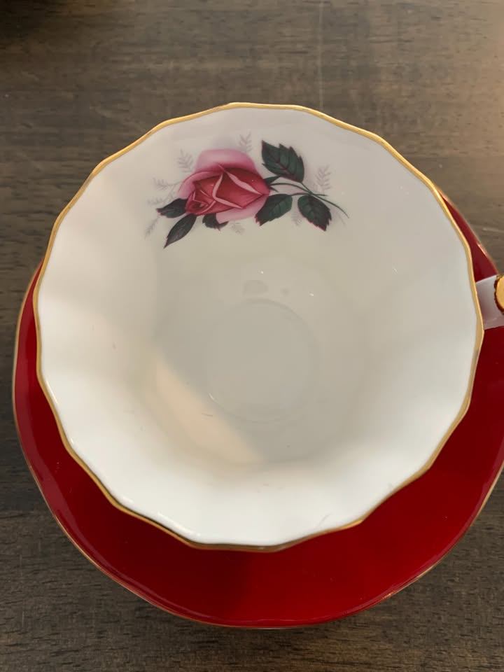 Elizabethan Staffordshire Fine Bone China Teacup and Saucer - photo 3