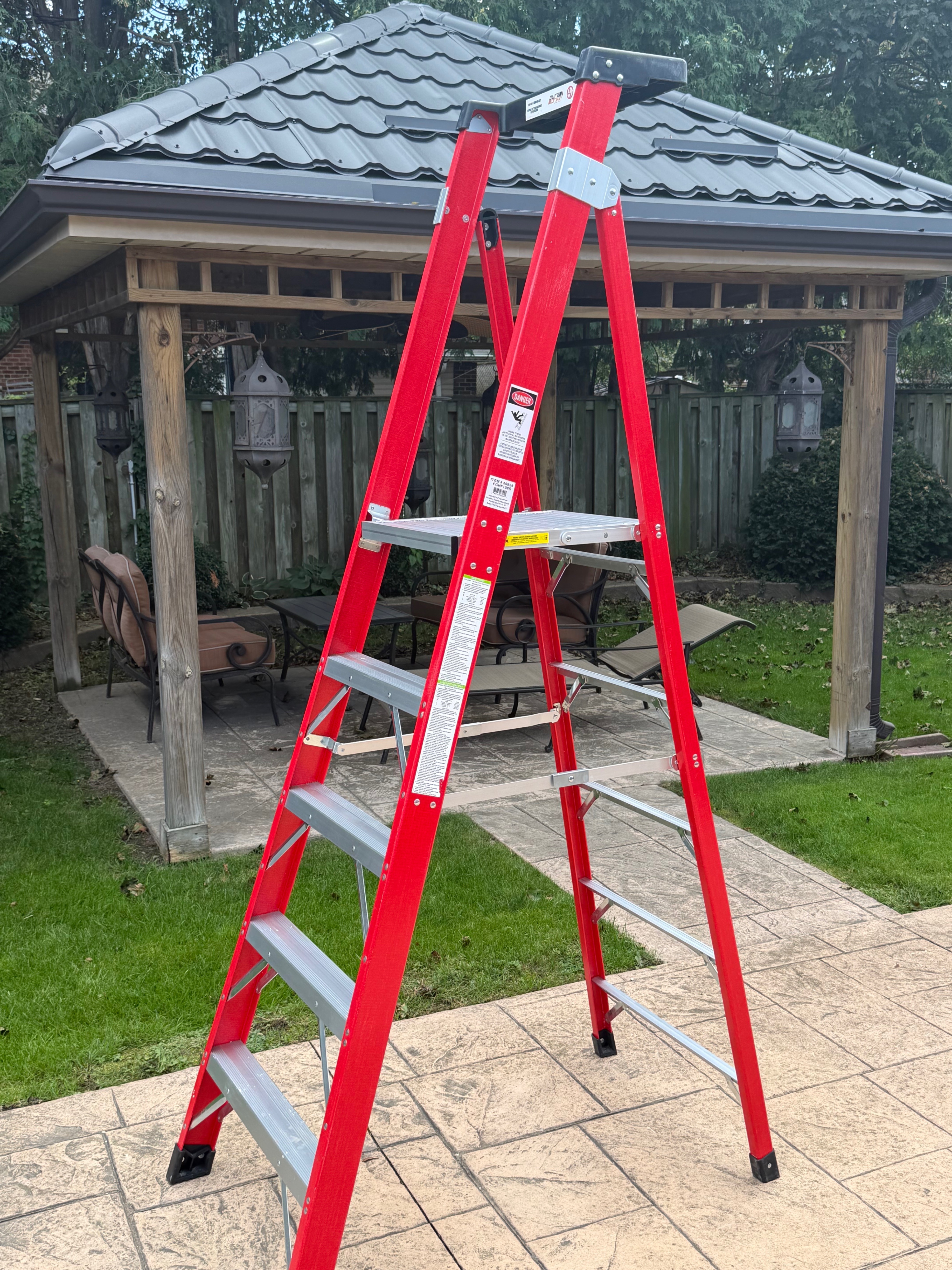 5 Step 8 ft Tall Podium Ladder