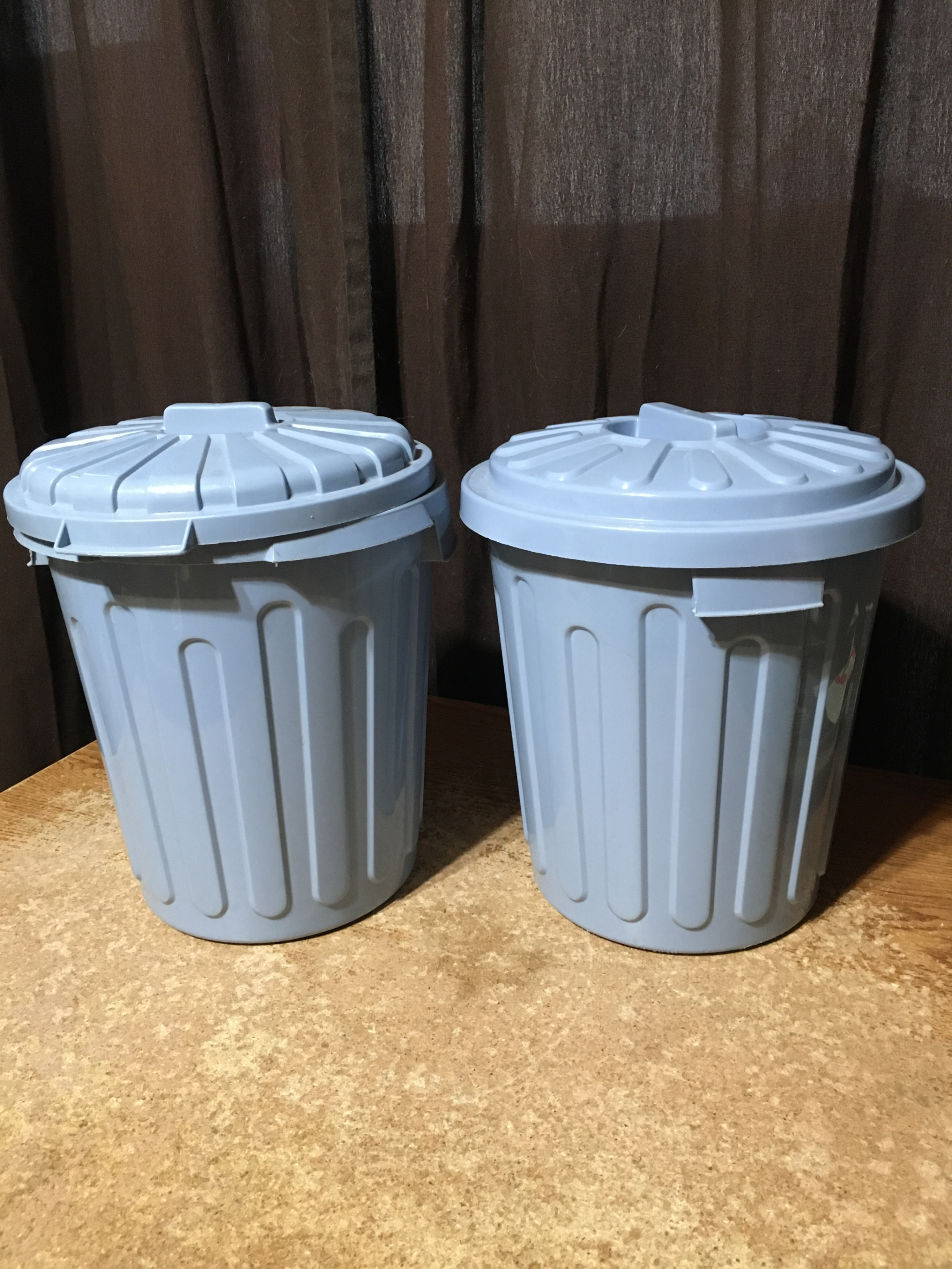 2X RETRO WASTE BASKET TRASH CAN LOCKING LID CLASSIC STYLE 61463