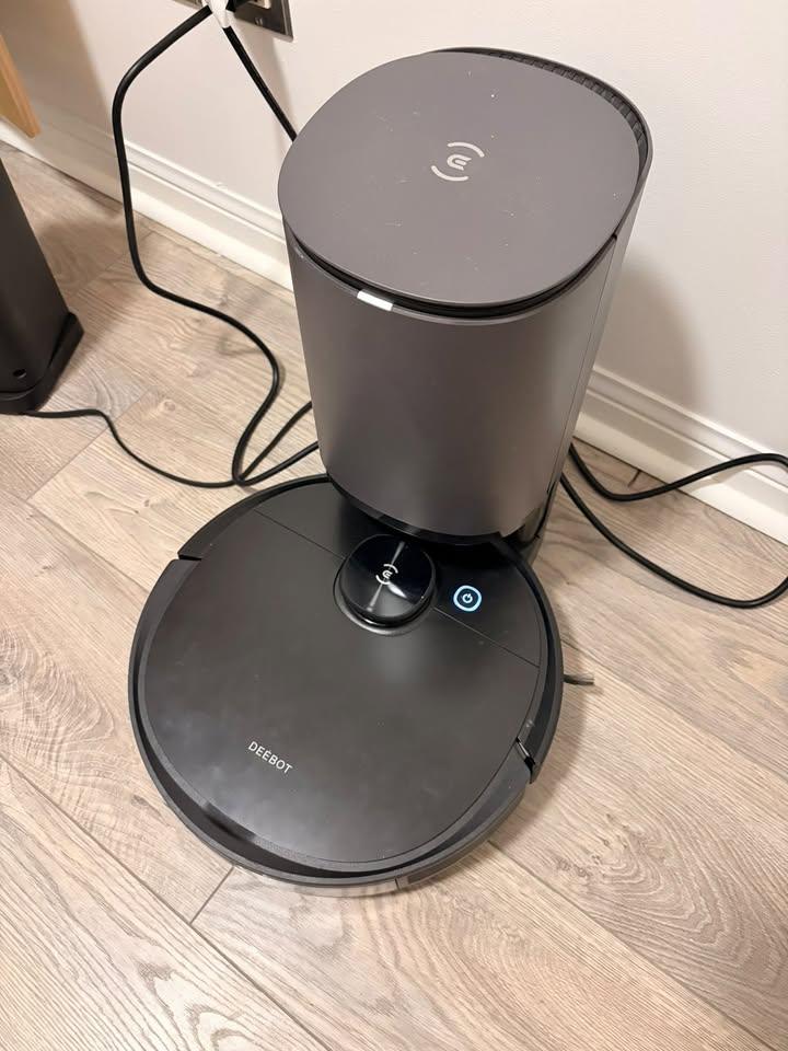 ECOVACS N8+ Self-Emptying Robot Vacuum & Mop | PRICED TO MOVE - photo 2