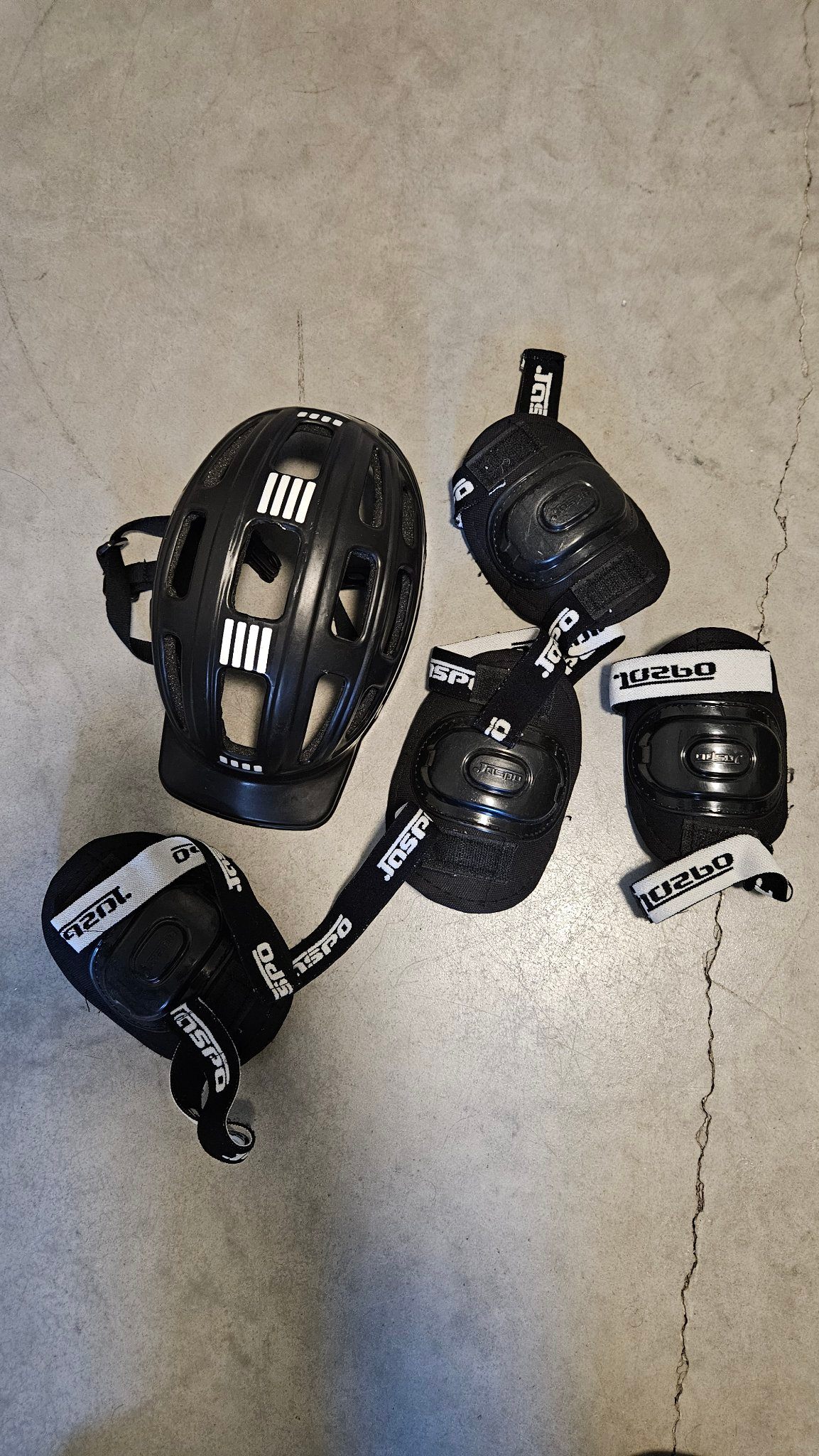 Kinder Kids Skateboard with Helmet and Pads Set - photo 5