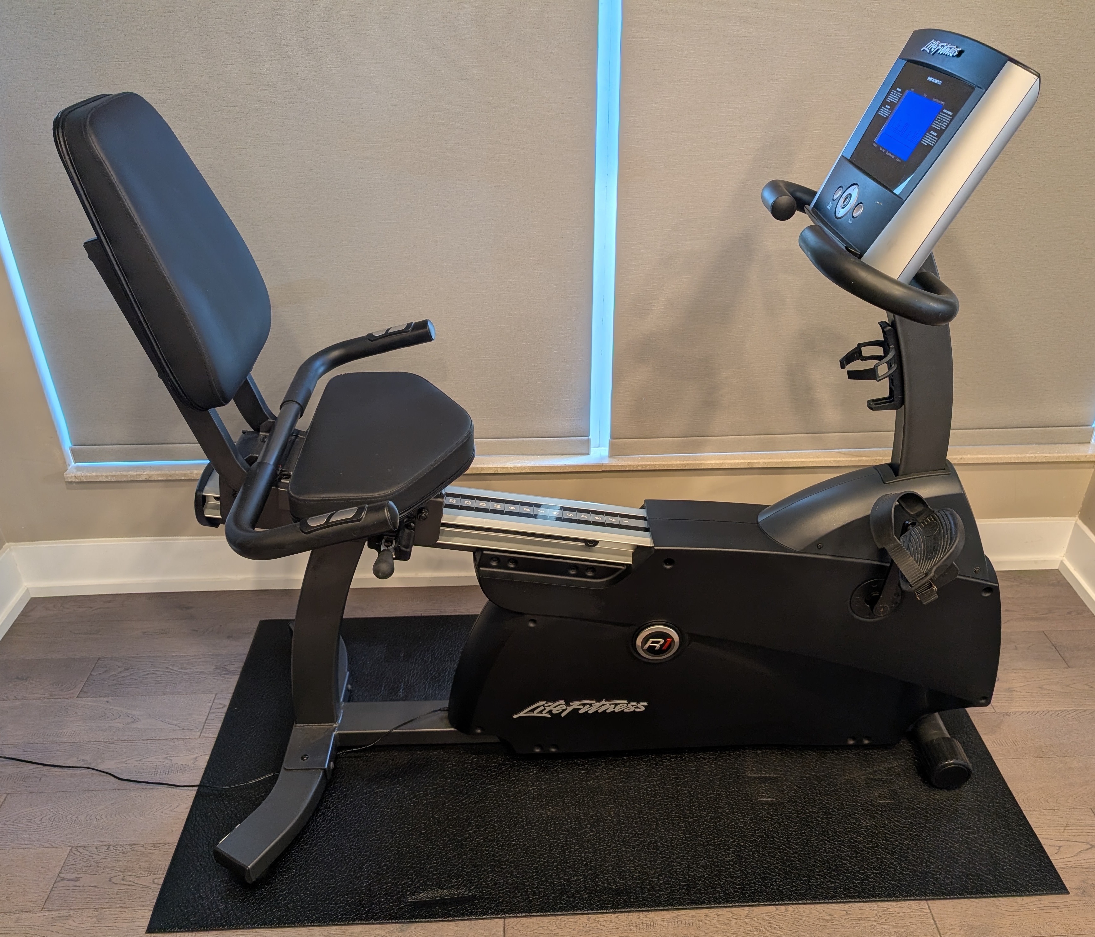 Life Fitness R1 Recumbent Exercise Bike