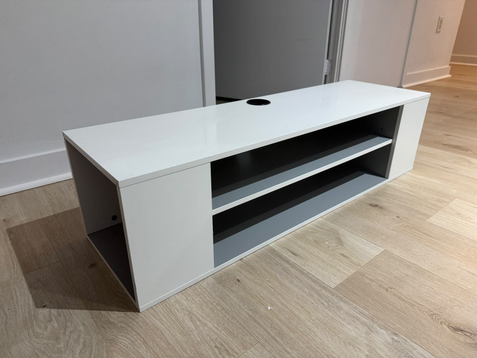 Modern White Wall-Mounted Floating TV Console / Media Shelf - photo 3