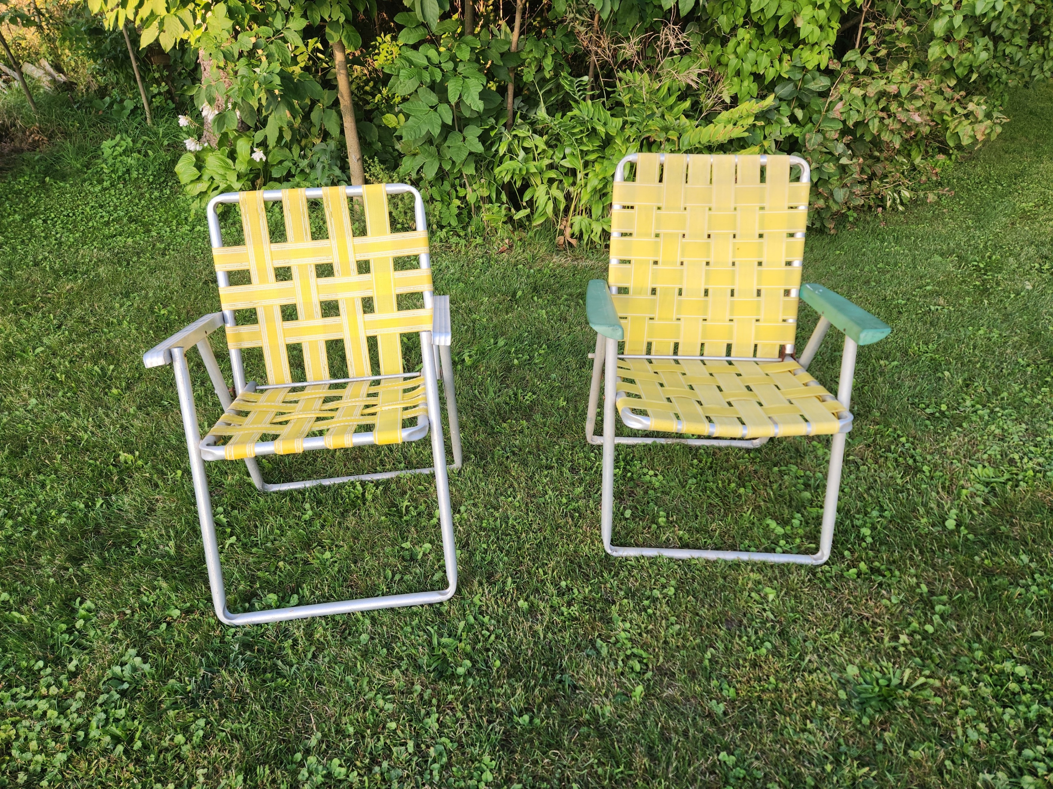 Vintage 1970s Aluminum Folding Lawn Chairs – Yellow – Set of 2