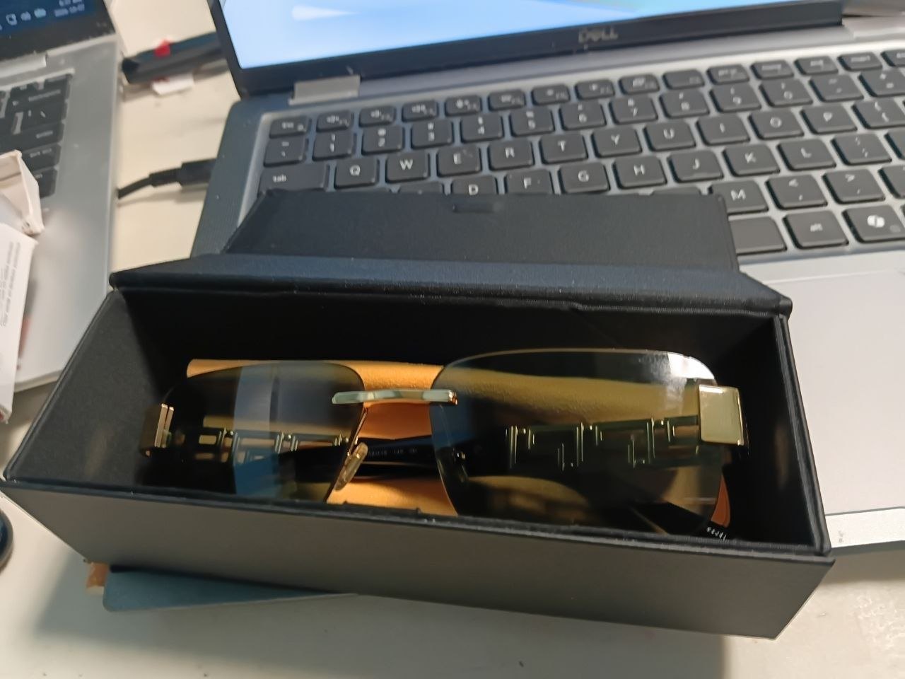Versace Sunglasses with Original Case - photo 3