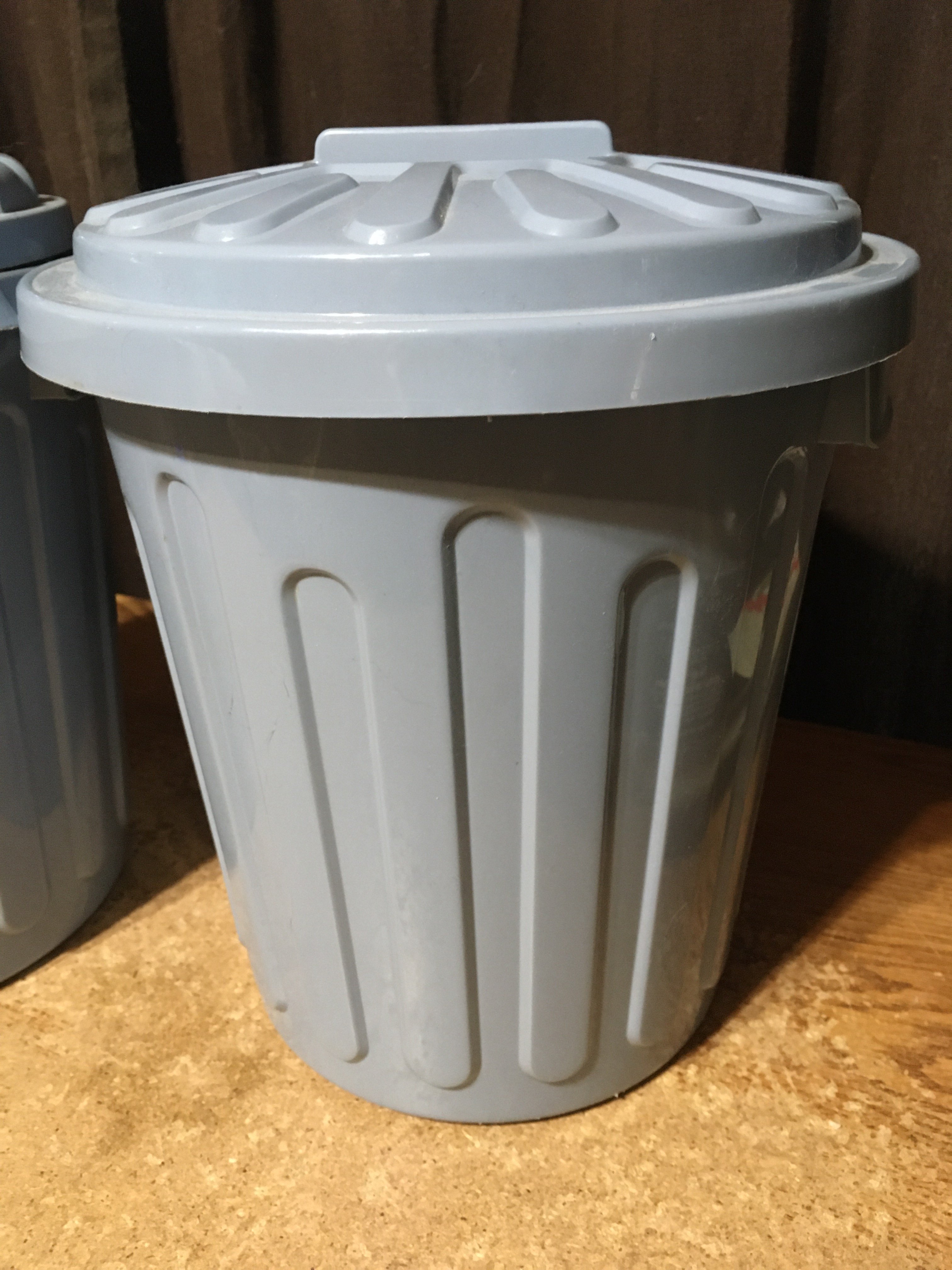 2X RETRO WASTE BASKET TRASH CAN LOCKING LID CLASSIC STYLE 61463 - photo 3