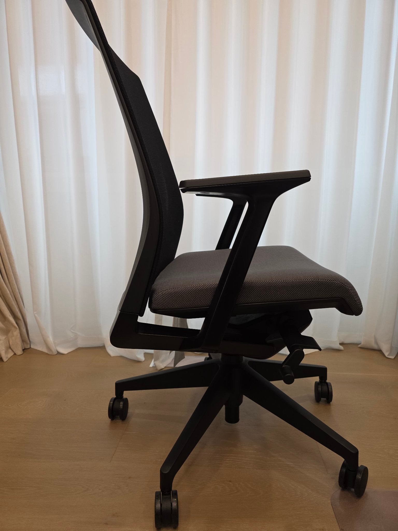 Haworth Very Office Chair with Mesh Back — Adjustable - photo 4