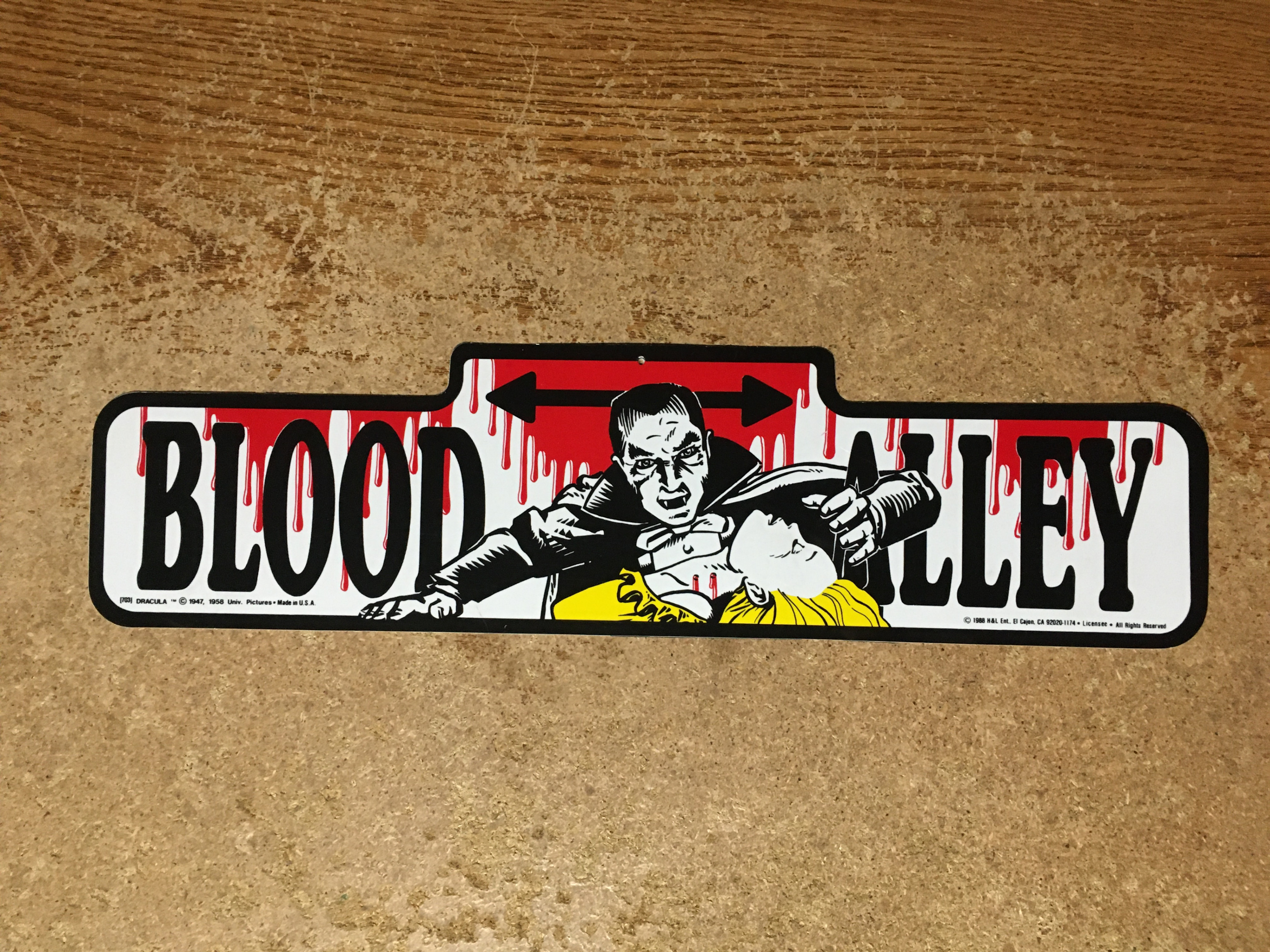 1988 H&L MONSTER ALLEY DRACULA VAMPIRE PLASTIC NOVELTY SIGN 18"